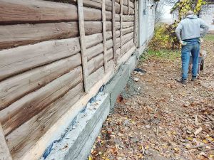 замена нижних венцов и усиление фундамента